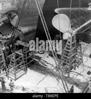 RMS Olympic, White Star Line im Trockendock in Southampton Stockfoto