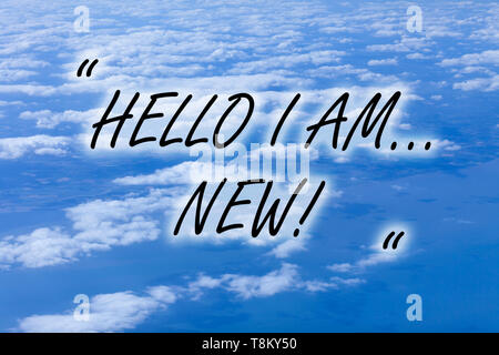 Schreiben Hinweis angezeigt Hallo ich bin neu. Business Konzept für verwendet als Begrüßung oder Telefon Gespräch zu beginnen. Stockfoto
