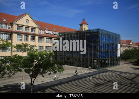 Deutschland, Baden-Württemberg, Karlsruhe, die Kunst und Technologie Zentrum von Karlsruhe Medien (Deutsch: Zentrum für Kunst und Medientechnologie Karlsruhe, ZKM) ist eine kulturelle Institution im Jahr 1989 gegründet und seit 1997 in einem denkmalgeschützten Gebäude Industrie Gebäude, einer ehemaligen Munitionsfabrik in Karlsruhe Stockfoto