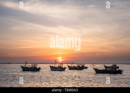 Sri Lanka, Northern Province, Jaffna, Sonnenuntergang über den Fischerhafen Stockfoto