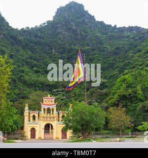 Eingang Gebäude zu Dong Fluss touristischen Gebiet in der Provinz Ninh Binh, Vietnam, Asien Stockfoto