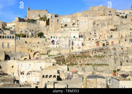 Italien, Basilicata, Potenza, höhlenwohnungen Altstadt als Weltkulturerbe von der UNESCO, der Europäischen Kulturhauptstadt 2019, Sassi di Matera, Sasso Caveoso von Santa Maria di Idris Kirche gesehen Stockfoto