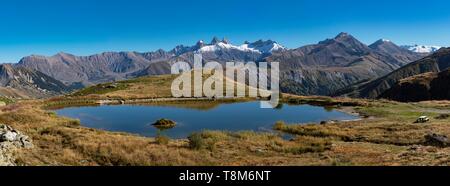 Frankreich, Savoyen, Saint Jean de Maurienne, der größten Bike Trail war in der Welt in einem Umkreis von 50 km um die Stadt erstellt. Unter dem Eisernen Kreuz Pass, Panoramablick auf den See Laitelet und die Nadeln von Arves Stockfoto