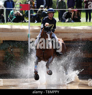 Tahina Des Isles geritten von Camille Lejeune am Kreuz Land während Tag vier der 2019 Mitsubishi Motors Badminton Horse Trials im Badminton, Gloucestershire. PRESS ASSOCIATION Foto. Bild Datum: Samstag, 4. Mai 2019. Siehe PA Geschichte EQUESTRIAN Badminton. Foto: David Davies/PA-Kabel Stockfoto