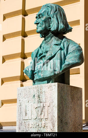 Statue von Liszt Ferenc (Franz Liszt) berühmten ungarischen Komponisten in Sopron, Ungarn Stockfoto