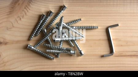 Reparatur und Dekoration - Gebäude Werkzeuge, Schrauben für Holz- Strukturen. Stockfoto