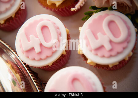 Rosa 40. Geburtstag Party Cupcakes Stockfoto