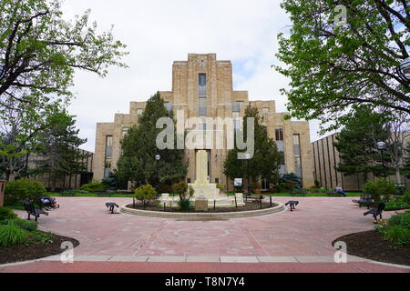 BOULDER, CO-10 MAI 2019 - Blick auf die berühmten Art déco-Boulder County Courthouse in der Pearl Street Mall in Downtown Boulder, Colorado in den Rocky Stockfoto