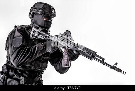 Portrait von Polizei taktische bewaffnete Kämpfer Stockfoto