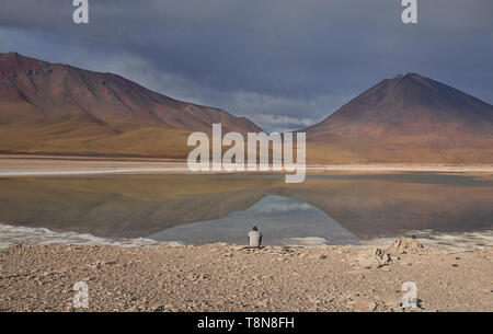 Licancabur Vulkan und die Laguna Verde, Salar de Uyuni, Bolivien Stockfoto