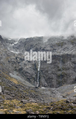 Der Eingang zu den Homer Tunnel auf dem Milford Sound. Kea Papageien sich hier häufig gesehen Stockfoto