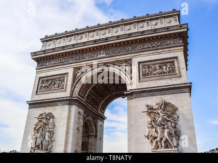 Triumphbogen (Arc de Triomphe), Champs-Elysees in Paris, Frankreich. April 2019 Stockfoto