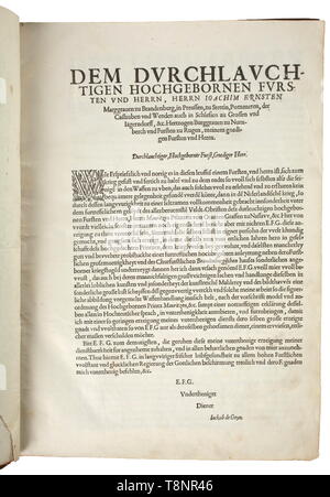 Waffenhandlung von den Rören, Musquetten undt Spiessen Figürlichen abgebildet durch Jacob de Gheyn, Grauenhagen in Holland 1608. Titelseite mit Kupferstich (an den Ecken leicht eingerissen) und vier Seiten mit Vorwort und Einführung. Teil 1: Sportschützen mit kurzen Bildunterschriften (das zweite Blatt fehlt) und 42 ganzseitige Kupferstiche. Teil 2: Musketiere, mit Bildunterschriften und 43 ganzseitige Kupferstiche. Teil 3: Pikeniere, mit Bildunterschriften und 32 ganzseitige Kupferstiche, Folio, in alten Leder mit gold-gestempelt Titel. Abmessungen 36 x 27., Additional-Rights - Clearance-Info - Not-Available Stockfoto