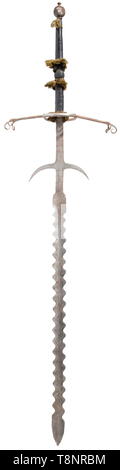 Eine beidhändige flamberge, historische Reproduktion mittels eines ursprünglichen Blade breit geschwungene Klinge. Die lange Fehlschärfe hat schweren Wachen in die Klinge. Weit ausgefahren quillons mit quadratischem Querschnitt, die kreuzblumen in Drei aufgeteilt sind und rollte nach innen. Große parieren Ringe auf beiden Seiten mit Lily Dekoration (leicht beschädigt). Leder Griff Cover (Original?) mit Resten der dekorativen Fransen. Leicht oval Knauf. Länge 184.5 cm. historischen, geschichtlichen, Schwert, Schwerter, Waffen, Waffen, Waffen, arm, Kampf gerät, Militär, Militaria, Objekt, Objekte, Additional-Rights - Clearance-Info - Not-Available Stockfoto
