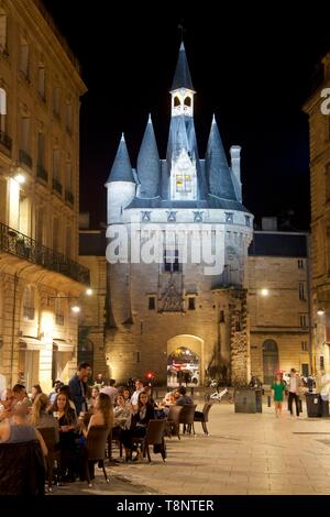 Frankreich, Gironde, Bordeaux, Bezirk von der UNESCO zum Weltkulturerbe, Bezirk von Saint Peter, Place du Palais aus dem 15. Jahrhundert im gotischen Cailhavel gate Stockfoto