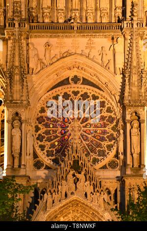 Frankreich, Paris, Reims, Kathedrale Notre Dame, die als Weltkulturerbe von der UNESCO, der westlichen Fassade aufgeführt, Rosette und Krönung der Jungfrau auf der Stockfoto