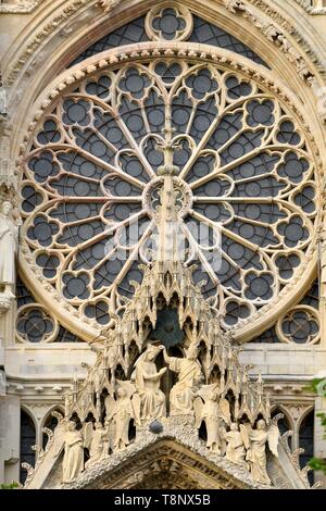 Frankreich, Paris, Reims, Kathedrale Notre Dame, die als Weltkulturerbe von der UNESCO, der westlichen Fassade aufgeführt, Rosette und Krönung der Jungfrau auf der Stockfoto