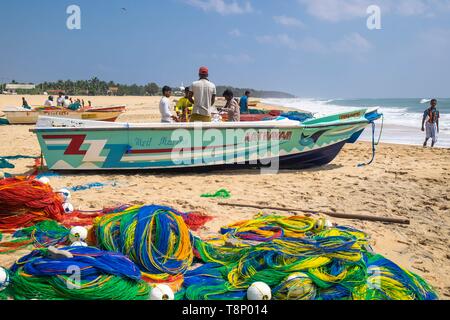 Sri Lanka, östlichen Provinz, Pottuvil, Arugam Bay, zurück aus Angeln auf pottuvil Strand Stockfoto