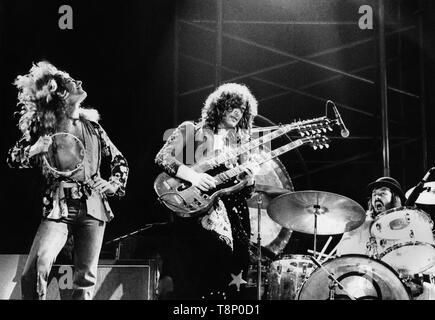 Deutschland - März: Led Zeppelin live auf der Bühne in Deutschland im März 1973 L-R Robert Plant, Jimmy Page, John Bonham (Foto von Gijsbert Hanekroot) Stockfoto