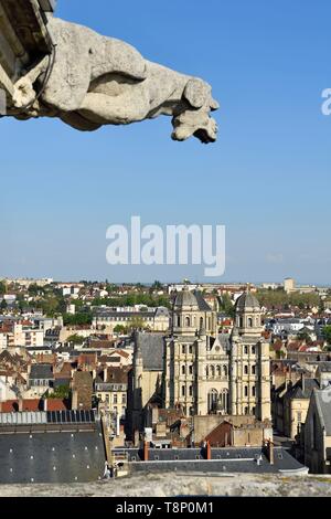 Frankreich, Cote d'Or, kulturellen Landschaft des Burgund Klimas als Weltkulturerbe von der UNESCO, Dijon, Kirche Saint Michel gesehen vom Turm Philippe Le Bon (Philipp dem Guten) Der Palast der Herzöge von Burgund Stockfoto