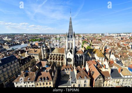 Frankreich, Cote d'Or, kulturellen Landschaft des Burgund Klimas als Weltkulturerbe von der UNESCO, Dijon, Notre Dame Kirche gesehen vom Turm Philippe Le Bon (Philipp dem Guten) Stockfoto