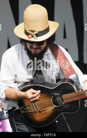 Vinicio Capossela und der La Banda della Posta (die Post Band) Durchführung WOMAD-Festival, Charlton Park, UK, 27. Juli 2014 Stockfoto