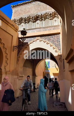 Marokko, Hoher Atlas, Marrakesch, Imperial City, Medina als Weltkulturerbe von der UNESCO, Eingang zum Ali Ben Youssef Medersa (Koranschule) Stockfoto