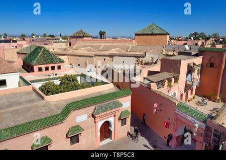 Marokko, Hoher Atlas, Marrakesch, Imperial City, Medina als Weltkulturerbe von der UNESCO, der Ben Youssef Moschee und das Museum von Marrakesch, die Ali Ben Youssef Medersa (Koranschule) im Hintergrund Stockfoto