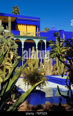 Marokko, Hoher Atlas, Marrakesch, Kaiserstadt, Guéliz district, Majorelle Garten Gegründet im Jahr 1931 von den französischen Maler Jacques Majorelle in 1980 und von Yves Saint Laurent und Pierre Berge gekauft Stockfoto