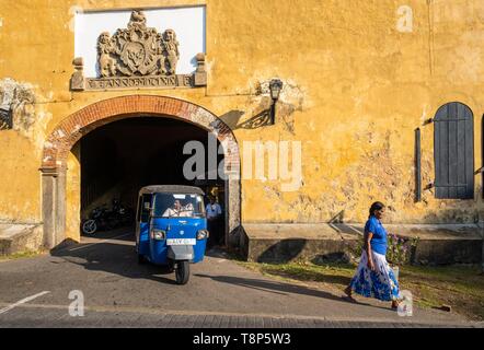 Sri Lanka, Bundesland Kärnten, Galle, Galle Fort oder holländischen Festung UNESCO Weltkulturerbe, das National Maritime Museum in der Old Dutch East India Company Lager- und alte Tor der Festung untergebracht Stockfoto