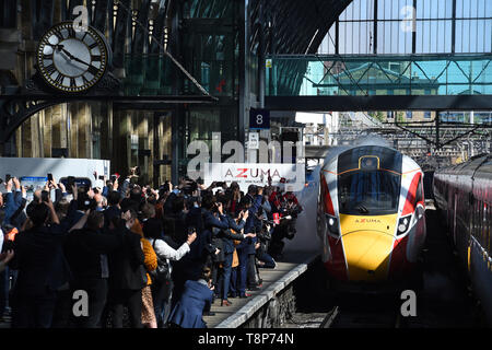 Einer der neuen LNER von Azuma Züge kommt auf Gleis 8 im Bahnhof King's Cross in London. Stockfoto