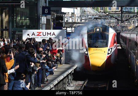 Einer der neuen LNER von Azuma Züge kommt auf Gleis 8 im Bahnhof King's Cross in London. Stockfoto