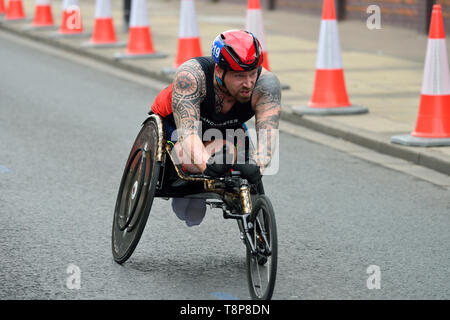 Rollstuhl Konkurrent, 2019 Virgin Money London Marathon, London, Vereinigtes Königreich Stockfoto