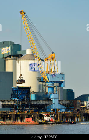 Ladekran, Tate & Lyle Zuckerfabrik, Themse, Silvertown, East London, Vereinigtes Königreich Stockfoto