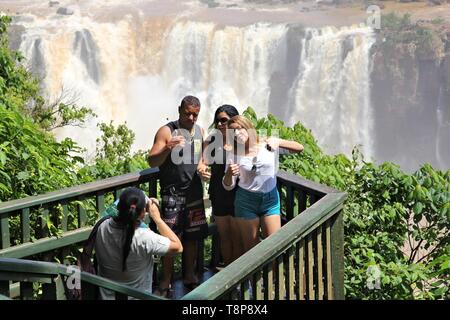 Nationalpark Iguacu, Brasilien - OKTOBER 9, 2014: Menschen Iguacu National Park besuchen in Brasilien. Der Park wurde 1939 gegründet und ist ein UNESCO-Er Stockfoto