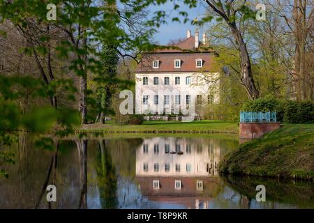 Feder im Fürst-Pückler-Park Branitz (Cottbus, Brandenburg), 09 Apr 2019 | Verwendung weltweit Stockfoto