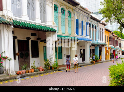 Farbenfrohe historische Terrasse Häuser entlang Emerald Hill Rd in Singapur Stockfoto