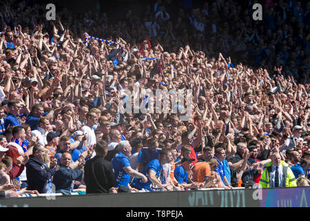 Rangers Fans zeigen ihre Unterstützung auf der Tribüne Stockfoto