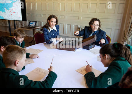 Die Herzogin von Cambridge bei einem Besuch in Bletchley Park, um eine spezielle D-Ausstellung in der neu restaurierten Teleprinter Gebäude. Stockfoto