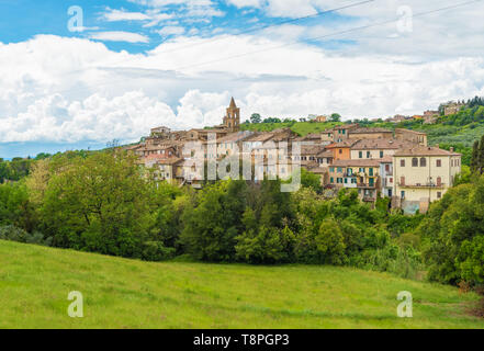 Torri in Sabina (Italien) - in einem kleinen mittelalterlichen Dorf im Herzen der Sabina, Region Latium, im Frühling Stockfoto