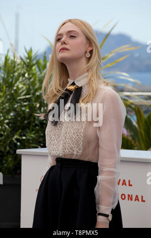 Cannes, Frankreich. 14 Mai, 2019. Mitglied der Jury und Schauspielerin Elle Fanning auf die Jury Foto an der 72nd Cannes Film Festival, Dienstag, 14. Mai 2019, Cannes, Frankreich. Credit: Doreen Kennedy/Alamy leben Nachrichten Stockfoto
