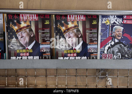 Hongkong, China. 9. Mai, 2019. Eine street news Kiosk stand gesehen Verkauf Zeitschriften schildert der amerikanische Präsident Donald Trump auf ihre Abdeckungen in Hongkong. Credit: Budrul Chukrut/SOPA Images/ZUMA Draht/Alamy leben Nachrichten Stockfoto