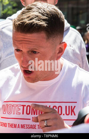 London, Großbritannien. 14. Mai 2019. Ehemalige English Defence League leader Tommy Robinson kommt an der Old Bailey eine Anhörung vor zwei hohe Richter für eine Anschuldigung wegen Missachtung des Gerichts zu stellen. Credit: Mark Kerrison/Alamy leben Nachrichten Stockfoto