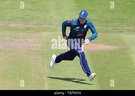 Bristol, UK. 14 Mai, 2019. Eoin Morgan von England fielding während des England V Pakistan, Royal London einen Tag Länderspiel in Bristol County. Quelle: European Sports Fotografische Agentur/Alamy leben Nachrichten Stockfoto