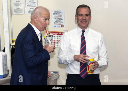 Los Angeles, CA, USA. 8. Mai, 2019. Der ehemalige Vizepräsident und Demokratische Präsidentschaftskandidat Joe Biden an einem Taco Restaurant in Los Angeles, Kalifornien. Credit: Ronen Tivony/SOPA Images/ZUMA Draht/Alamy leben Nachrichten Stockfoto