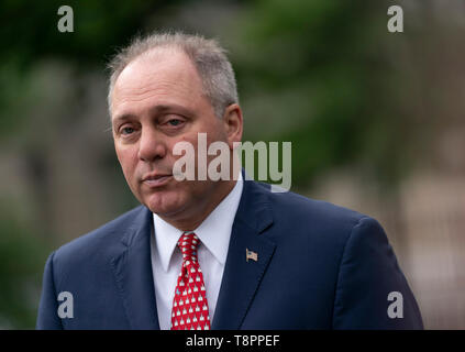 Washington DC, USA. 14 Mai, 2019. United States House Minderheit Peitsche Steve Scalise (Republikaner von Louisiana) spricht mit den Medien das Weiße Haus in Washington, DC, 14. Mai 2019. Quelle: Chris Kleponis/CNP | Verwendung der weltweiten Kredit: dpa/Alamy leben Nachrichten Stockfoto