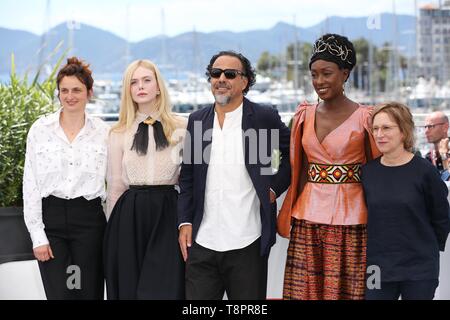 Cannes, Frankreich. 14 Mai, 2019. Mitglieder der Spielfilme Jury stellen bei einem Fotoshooting vor der Eröffnung des 72. Filmfestival in Cannes Cannes, Frankreich, 14. Mai 2019. Credit: Gao Jing/Xinhua/Alamy leben Nachrichten Stockfoto