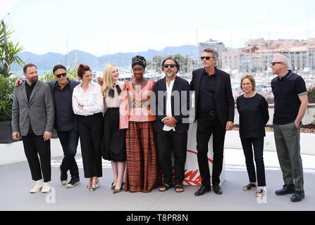 Cannes, Frankreich. 14 Mai, 2019. Mitglieder der Spielfilme Jury stellen bei einem Fotoshooting vor der Eröffnung des 72. Filmfestival in Cannes Cannes, Frankreich, 14. Mai 2019. Credit: Gao Jing/Xinhua/Alamy leben Nachrichten Stockfoto