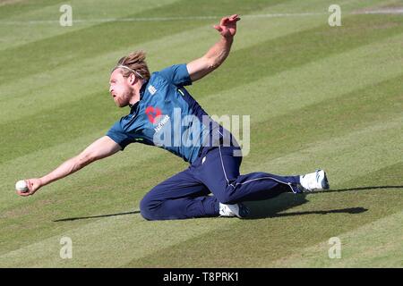 BRISTOL, England. 14. MAI 2019: David Willey von England fängt den Ball Shaheen Afridi von Pakistan während des England V Pakistan, Royal London einen Tag Länderspiel in Bristol County Boden zu entlassen. Credit: Mitchell GunnESPA - Bilder Stockfoto