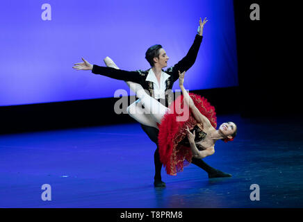 (190514) - Peking, 14. Mai 2019 (Xinhua) - Tänzer von einer Kompanie der Republik Korea während des "Gala Abend des Asien Ballett", eine Öffnung der asiatischen Kultur Festival, an der Beijing Tianqiao Performing Arts Center in Peking, der Hauptstadt von China, 14. Mai 2019. Ballett Künstler aus China, der Republik Korea und den Philippinen inszeniert einen klassischen Balletten während der Veranstaltung. (Xinhua / Jin Liangkuai) Stockfoto